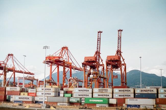 grues a un port