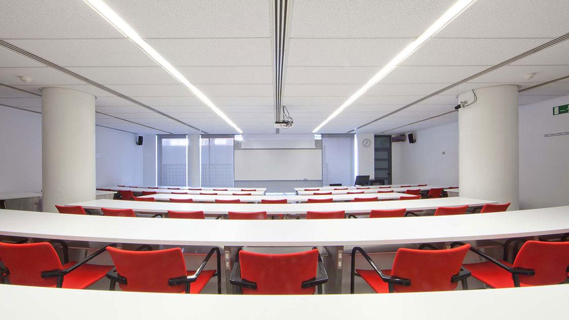 Amfiteatre [105m2]. Capacitat per a 65 persones