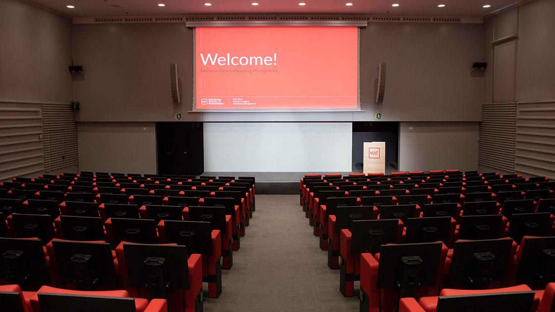 Auditori [200 persones]. Equipat amb un complet sistema audiovisual i inclou l'assistència tècnica durant els actes