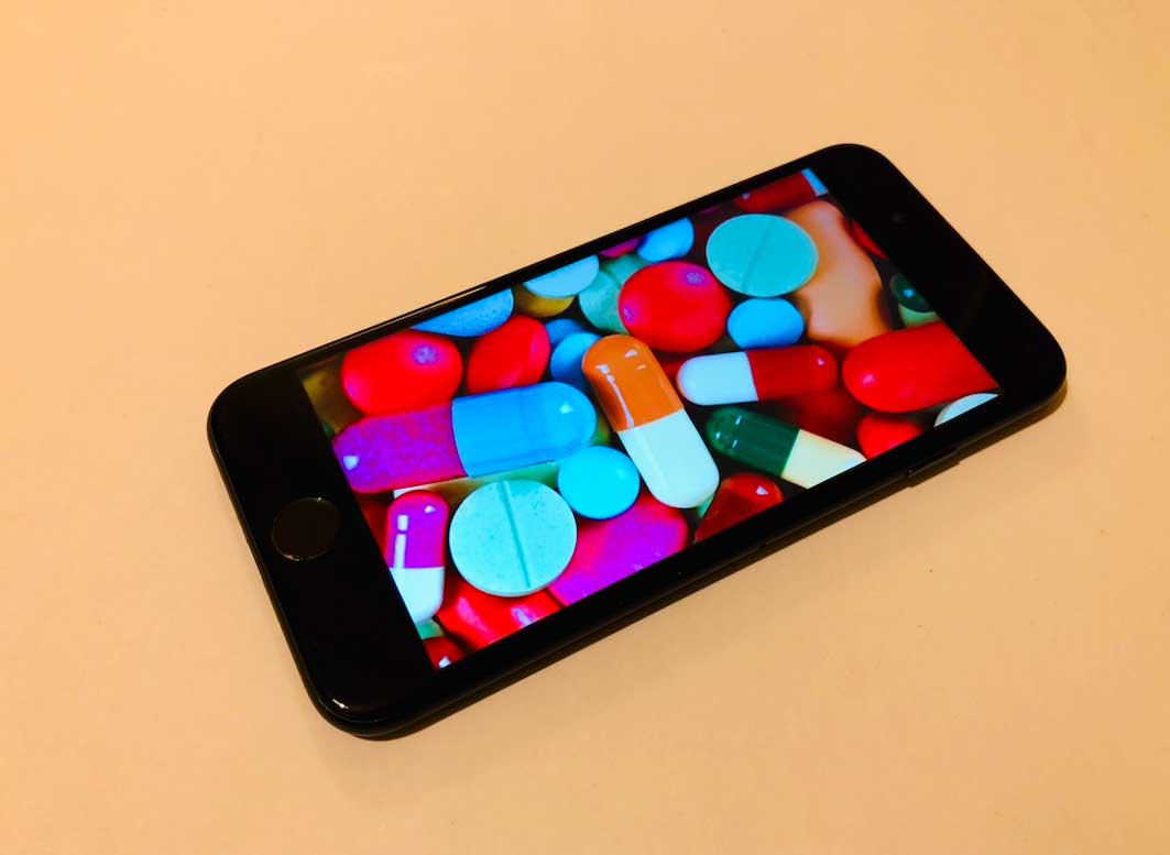 móvil con imágenes de medicamentos